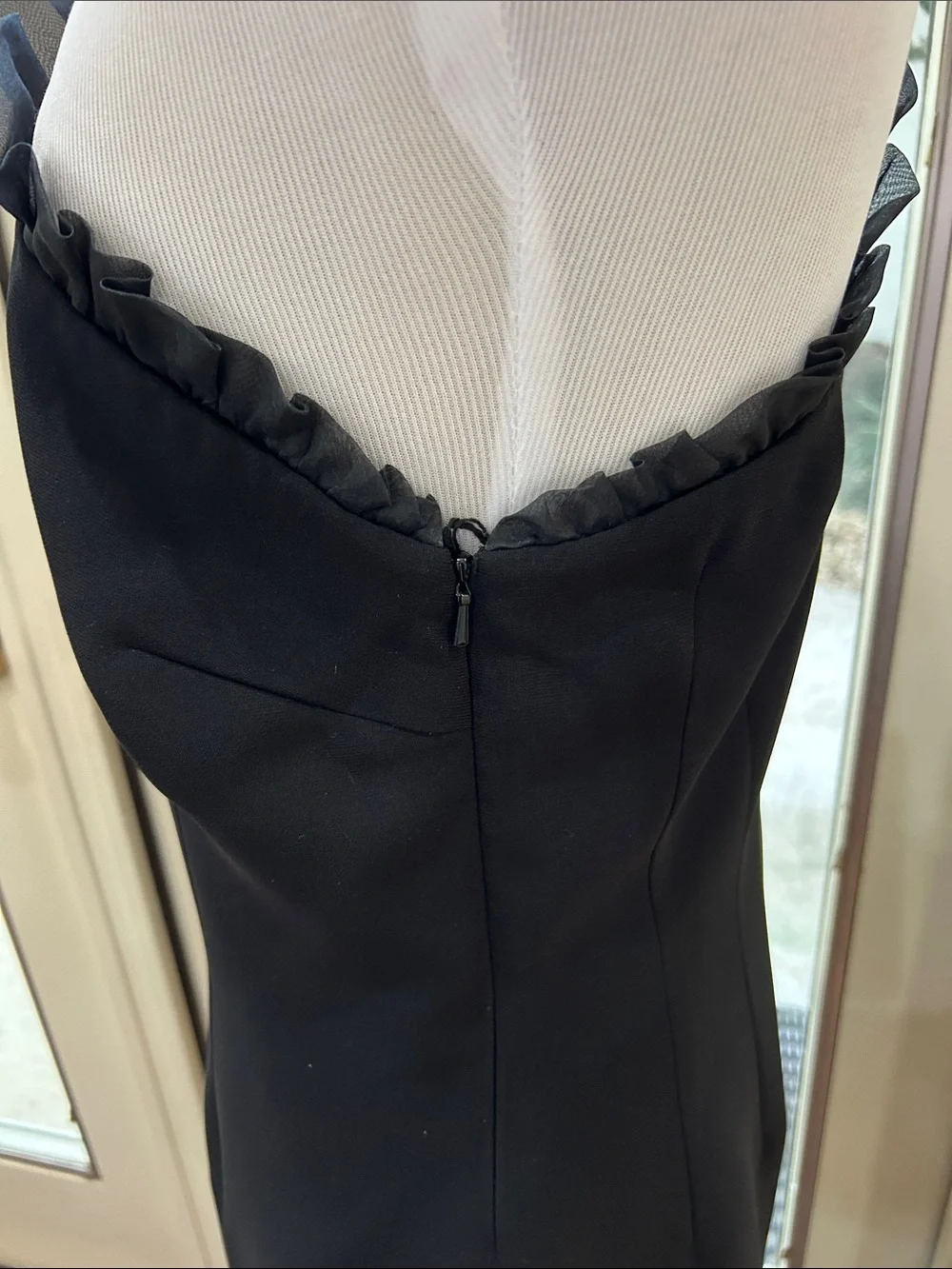 Maggy London Black One-Shoulder Ruffle-Trim Dress